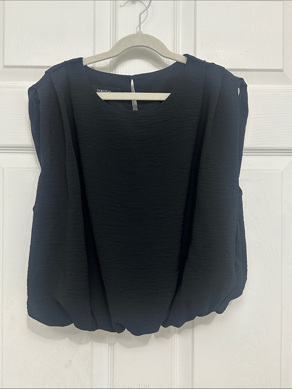 Dokotoo Black Sleeveless Textured Blouse